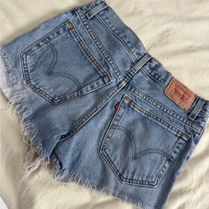 Vintage Levi’s Jean shorts size 26